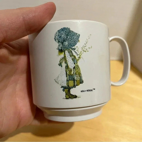 American Greetings 1972 Plastic Holly Hobbie Mugs Cups Lot Of 2 - Picture 4 of 14